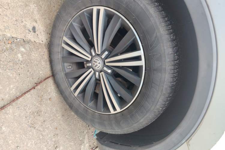 Used Volkswagen Tiguan L 2019 330TSI Automatic Two-Wheel Drive Panoramic Comfort Edition China V Standard Right Front Wheel Hub