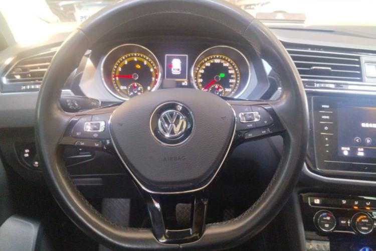 Used Volkswagen Tiguan L 2019 Updated Version 330TSI Automatic Two-Wheel Drive Panoramic Comfort Edition China VI Standard Steering Wheel