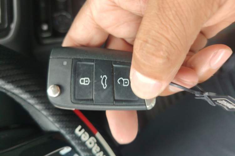 Used Volkswagen Tiguan L 2019 330TSI Automatic Two-Wheel Drive Panoramic Comfort Edition China V Standard Vehicle Key
