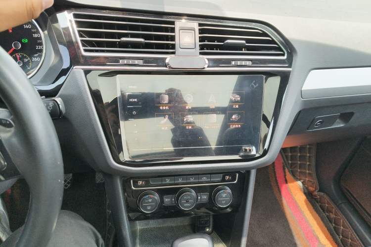 Used Volkswagen Tiguan L 2020 330TSI Automatic Two-Wheel Drive Panoramic Comfort Edition China VI Standard Audio And AC Panel