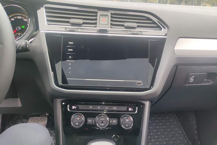 Used Volkswagen Tiguan L 2020 330TSI Automatic Two-Wheel Drive Panoramic Comfort Edition China VI Standard Audio And AC Panel