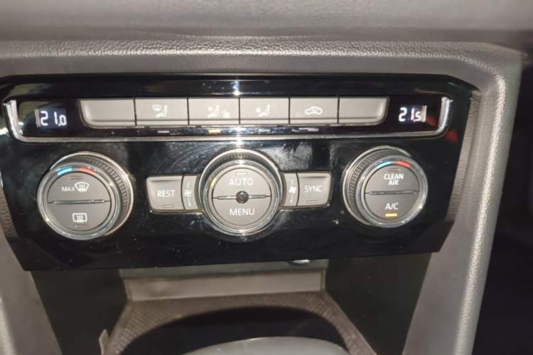 Used Volkswagen Tiguan L 2020 330TSI Automatic Two-Wheel Drive Panoramic Comfort Edition China VI Standard Audio And AC Panel