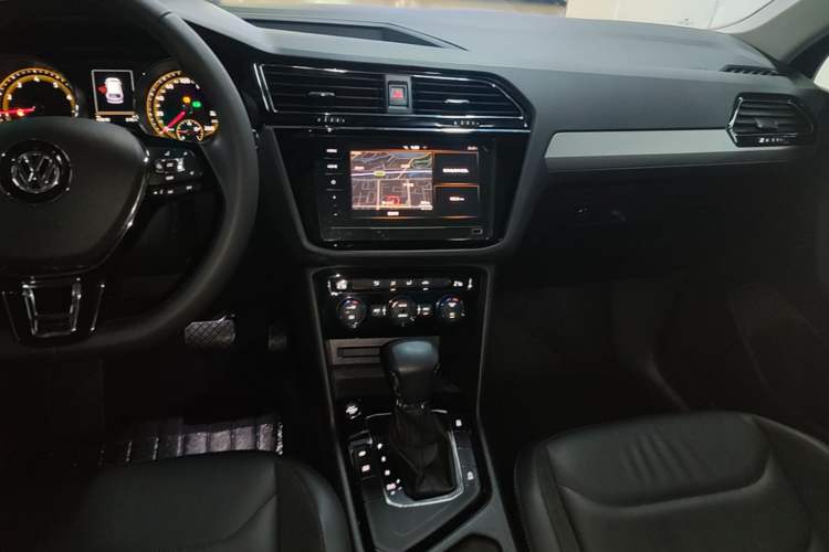 Used Volkswagen Tiguan L 2020 330TSI Automatic Two-Wheel Drive Panoramic Comfort Edition China VI Standard Audio And AC Panel