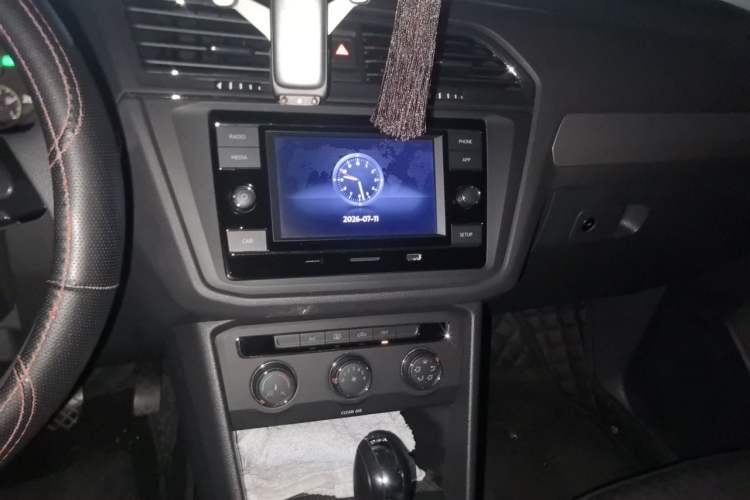 Used Volkswagen Tiguan L 2020 330TSI Automatic Two-Wheel Drive Luxury Edition China VI Standard Audio And AC Panel