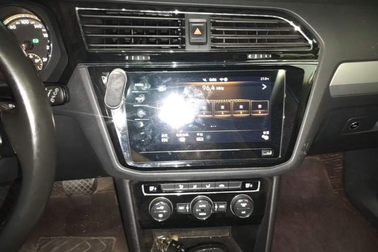 Used Volkswagen Tiguan L 2020 330TSI Automatic Two-Wheel Drive Panoramic Comfort Edition China VI Standard Audio And AC Panel