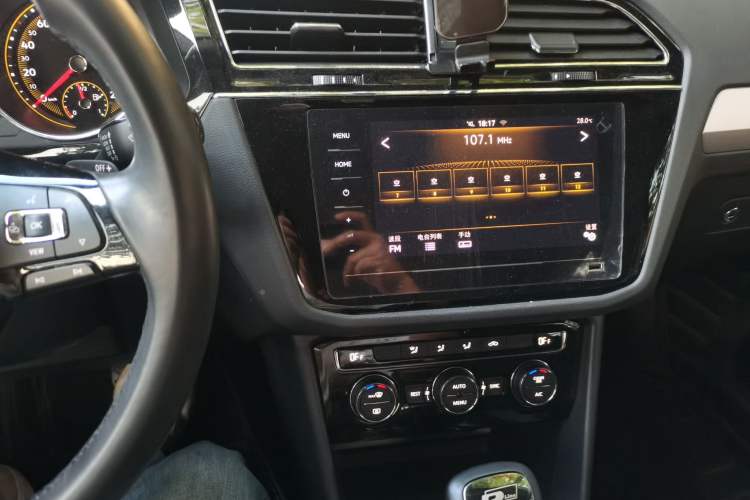 Used Volkswagen Tiguan L 2020 330TSI Automatic Two-Wheel Drive Panoramic Comfort Edition China VI Standard Audio And AC Panel