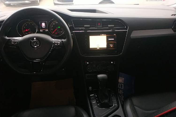 Used Volkswagen Tiguan L 2020 330TSI Automatic Two-Wheel Drive Smart Luxury Edition China VI Standard Audio And AC Panel