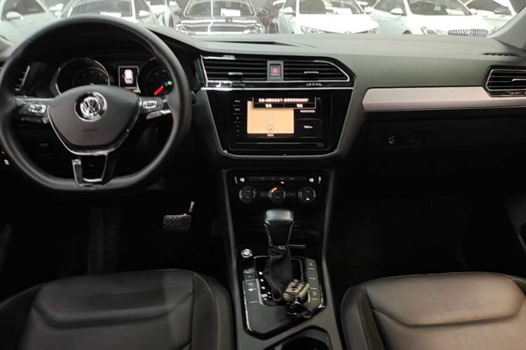 Used Volkswagen Tiguan L 2020 330TSI Automatic Two-Wheel Drive Panoramic Comfort Edition China VI Standard Audio And AC Panel