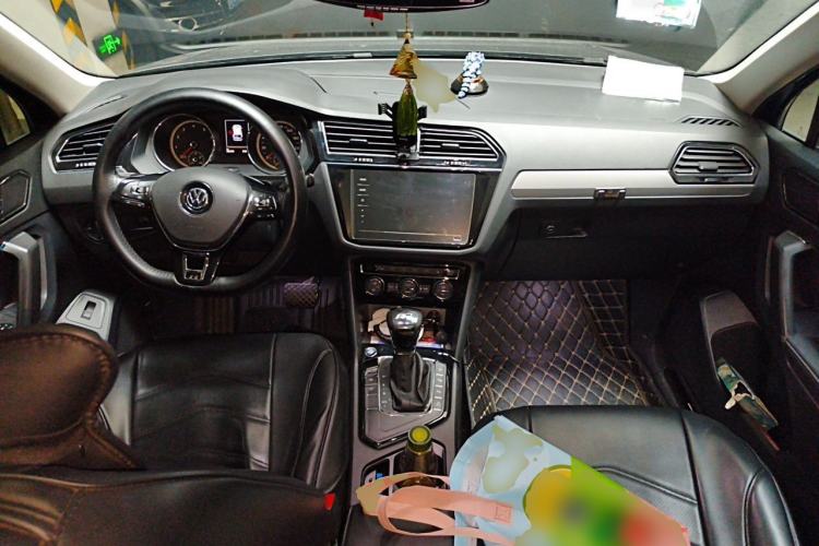 Used Volkswagen Tiguan L 2020 330TSI Automatic Two-Wheel Drive Smart Luxury Edition China VI Standard Center Console
