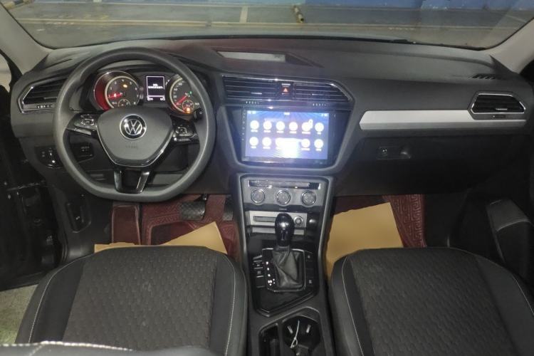 Used Volkswagen Tiguan L 2020 330TSI Automatic Two-Wheel Drive Luxury Edition China VI Standard Center Console