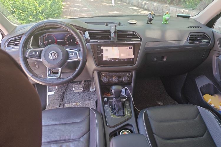Used Volkswagen Tiguan L 2020 330TSI Automatic Two-Wheel Drive R-Line Flagship Version China VI Standard Center Console