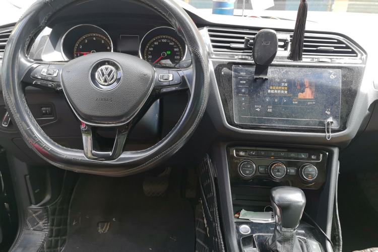 Used Volkswagen Tiguan L 2020 330TSI Automatic Two-Wheel Drive Smart Luxury Edition China VI Standard Center Console