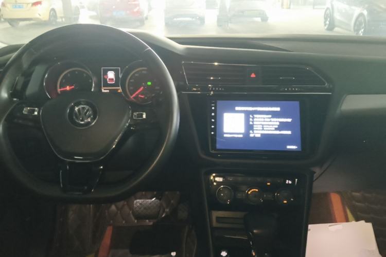 Used Volkswagen Tiguan L 2020 330TSI Automatic Two-Wheel Drive Smart Luxury Edition China VI Standard Center Console