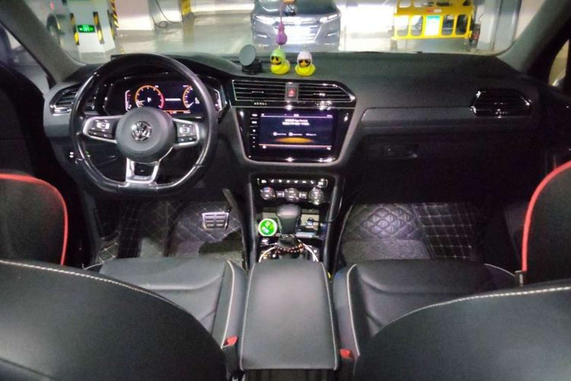 Used Volkswagen Tiguan L 2020 330TSI Automatic Two-Wheel Drive R-Line Flagship Version China VI Standard Center Console