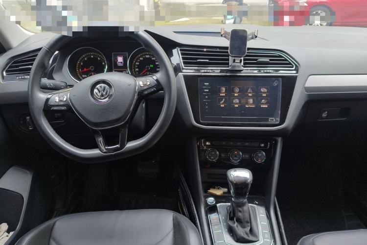 Used Volkswagen Tiguan L 2020 330TSI Automatic Two-Wheel Drive Panoramic Comfort Edition China VI Standard Center Console