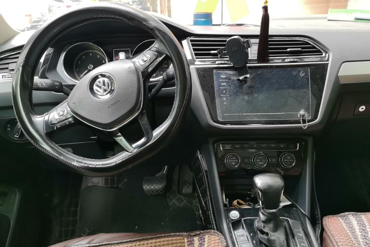 Used Volkswagen Tiguan L 2020 330TSI Automatic Two-Wheel Drive Smart Luxury Edition China VI Standard Center Console