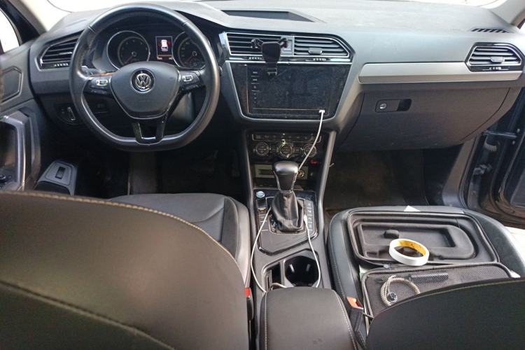 Used Volkswagen Tiguan L 2020 330TSI Automatic Two-Wheel Drive Smart Luxury Edition China VI Standard Center Console