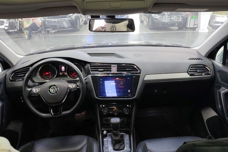 Used Volkswagen Tiguan L 2020 330TSI Automatic Two-Wheel Drive Panoramic Comfort Edition China VI Standard Center Console