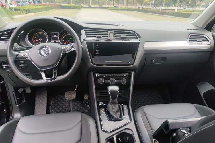 Used Volkswagen Tiguan L 2020 330TSI Automatic Two-Wheel Drive Panoramic Comfort Edition China VI Standard Center Console