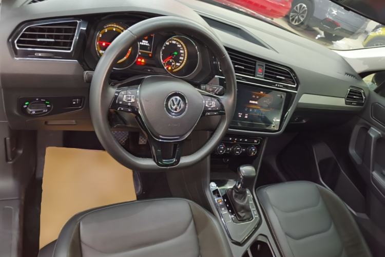 Used Volkswagen Tiguan L 2020 330TSI Automatic Two-Wheel Drive Panoramic Comfort Edition China VI Standard Center Console