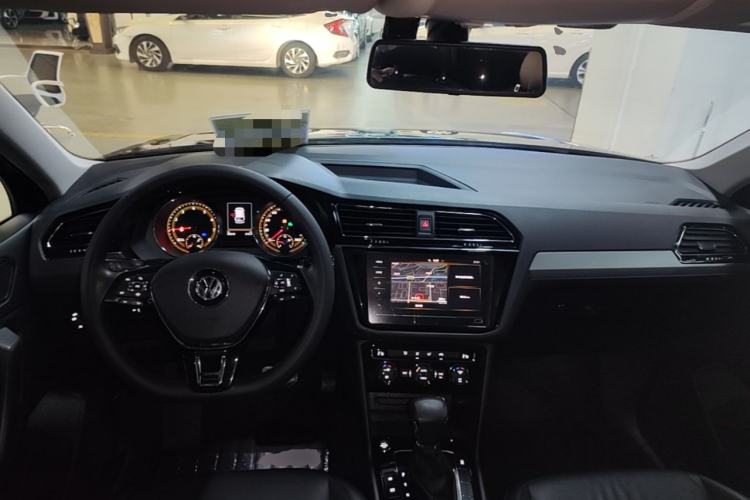 Used Volkswagen Tiguan L 2020 330TSI Automatic Two-Wheel Drive Panoramic Comfort Edition China VI Standard Center Console