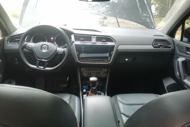 Used Volkswagen Tiguan L 2020 330TSI Automatic Two-Wheel Drive Smart Luxury Edition China VI Standard Center Console