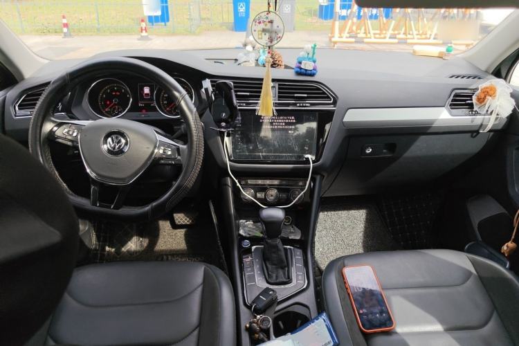 Used Volkswagen Tiguan L 2020 330TSI Automatic Two-Wheel Drive Panoramic Comfort Edition China VI Standard Center Console
