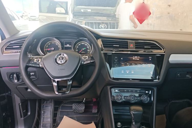 Used Volkswagen Tiguan L 2020 330TSI Automatic Two-Wheel Drive Panoramic Comfort Edition China VI Standard Center Console