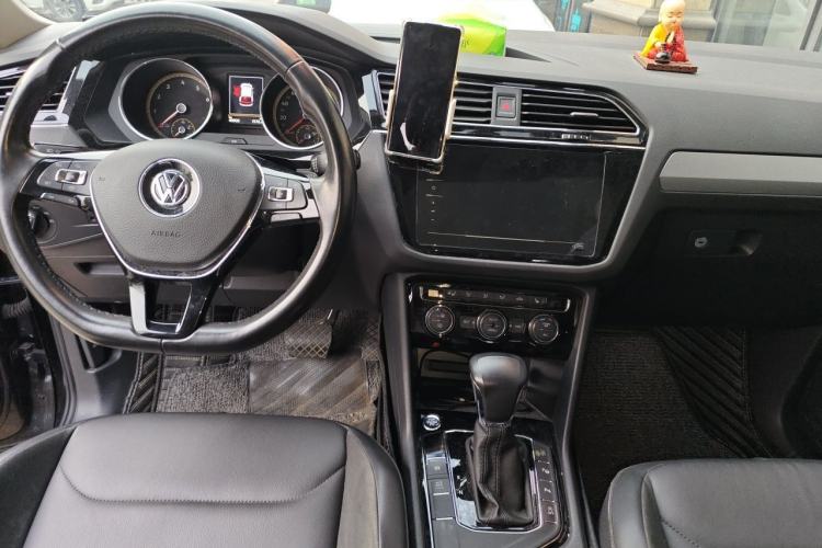 Used Volkswagen Tiguan L 2020 330TSI Automatic Two-Wheel Drive Smart Luxury Edition China VI Standard Center Console