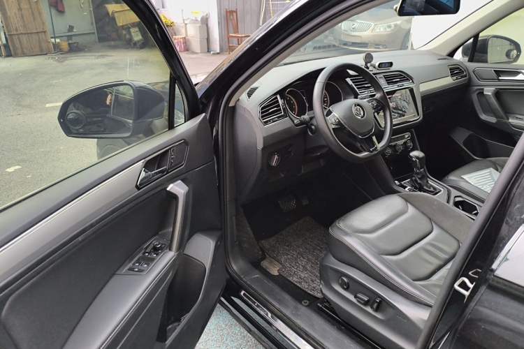 Used Volkswagen Tiguan L 2020 330TSI Automatic Two-Wheel Drive Panoramic Comfort Edition China VI Standard Driver Seat