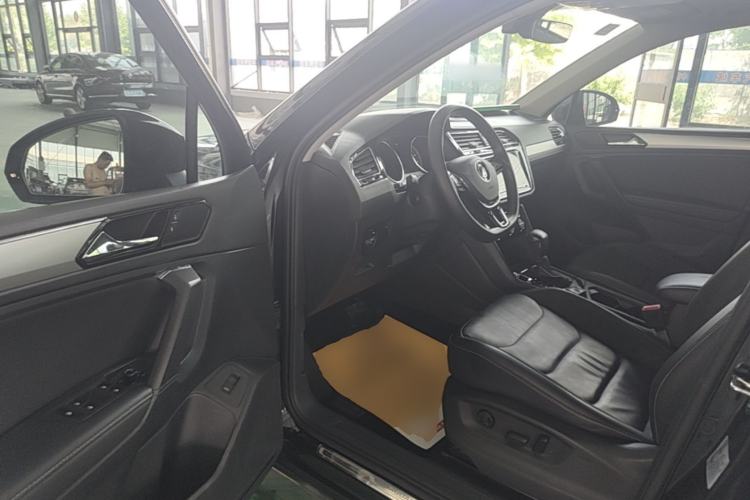 Used Volkswagen Tiguan L 2020 330TSI Automatic Two-Wheel Drive Smart Luxury Edition China VI Standard Driver Seat