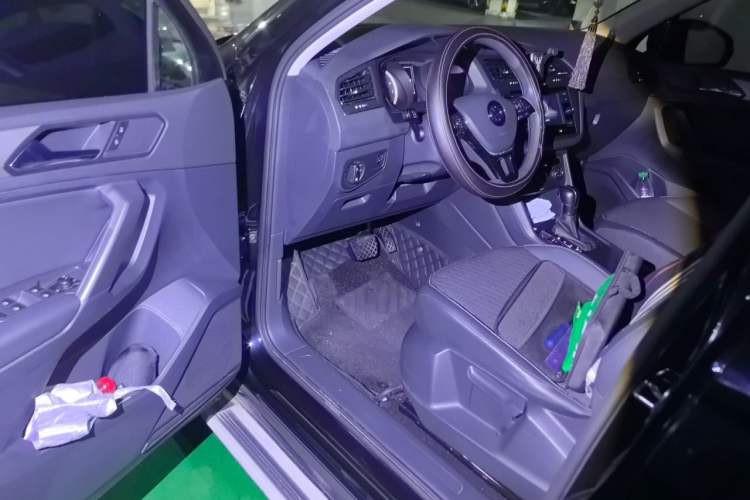 Used Volkswagen Tiguan L 2020 330TSI Automatic Two-Wheel Drive Luxury Edition China VI Standard Driver Seat