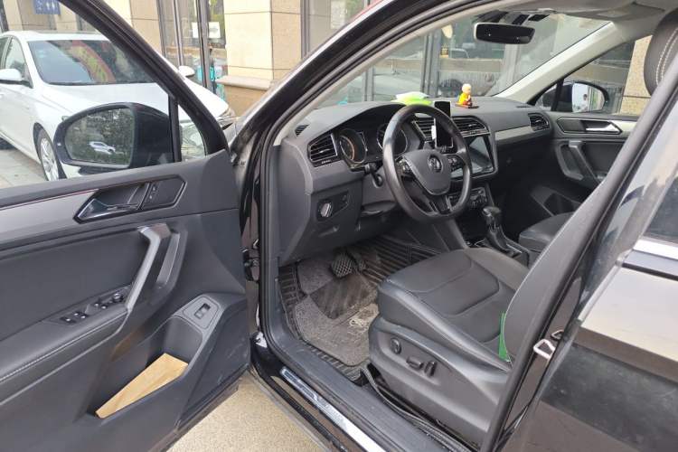 Used Volkswagen Tiguan L 2020 330TSI Automatic Two-Wheel Drive Smart Luxury Edition China VI Standard Driver Seat