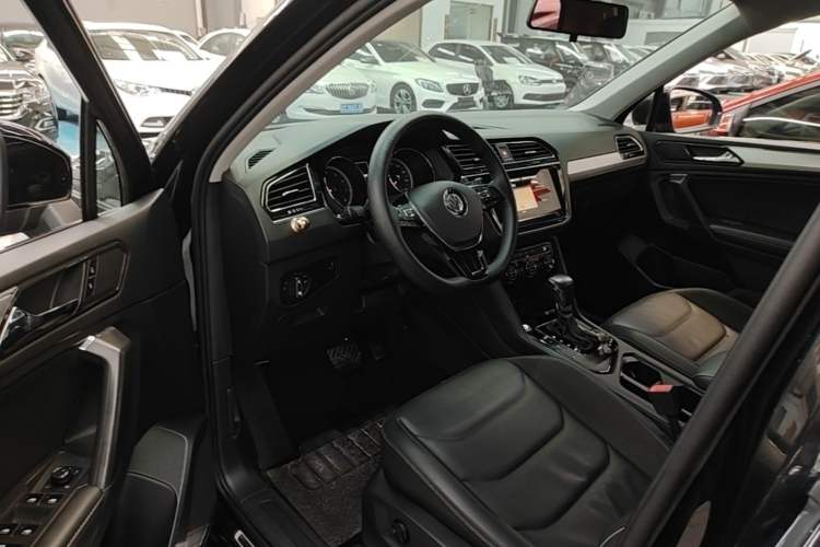 Used Volkswagen Tiguan L 2020 330TSI Automatic Two-Wheel Drive Panoramic Comfort Edition China VI Standard Driver Seat