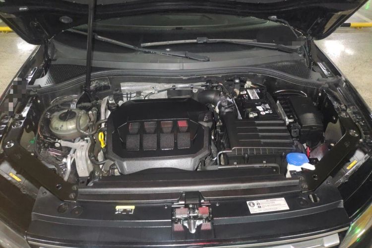 Used Volkswagen Tiguan L 2020 330TSI Automatic Two-Wheel Drive Luxury Edition China VI Standard Engine Bay