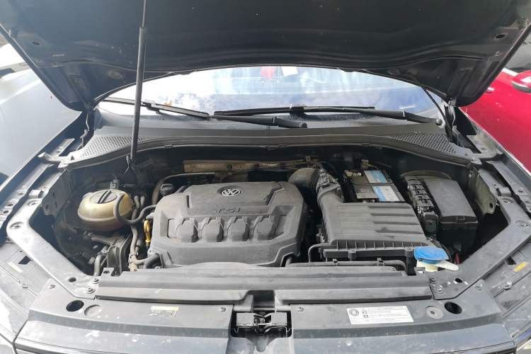 Used Volkswagen Tiguan L 2020 330TSI Automatic Two-Wheel Drive Smart Luxury Edition China VI Standard Engine Bay