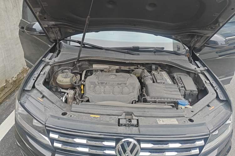 Used Volkswagen Tiguan L 2020 330TSI Automatic Two-Wheel Drive Panoramic Comfort Edition China VI Standard Engine Bay