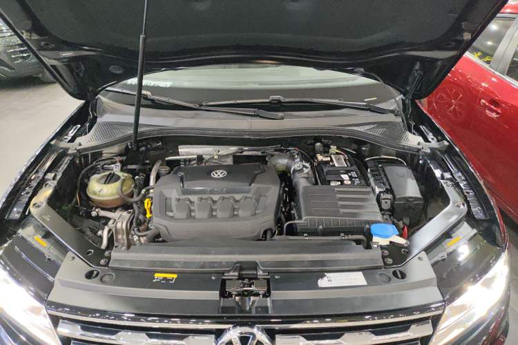 Used Volkswagen Tiguan L 2020 330TSI Automatic Two-Wheel Drive Smart Luxury Edition China VI Standard Engine Bay