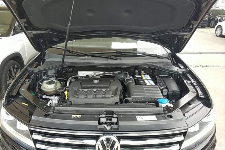 Used Volkswagen Tiguan L 2020 330TSI Automatic Two-Wheel Drive Panoramic Comfort Edition China VI Standard Engine Bay