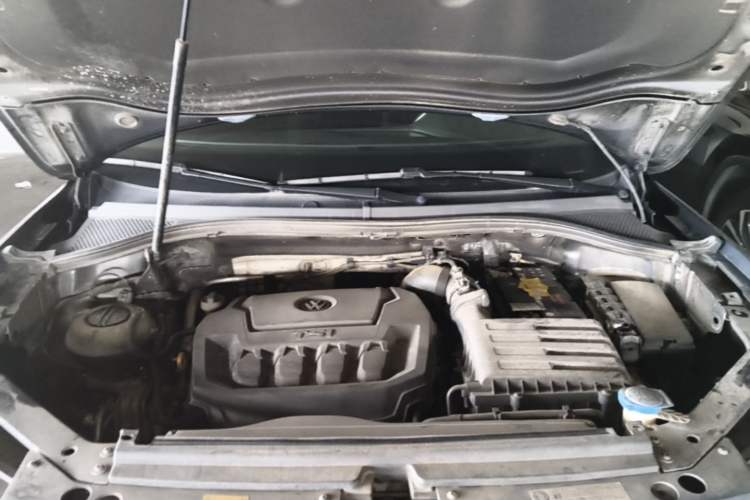 Used Volkswagen Tiguan L 2020 330TSI Automatic Two-Wheel Drive Smart Luxury Edition China VI Standard Engine Bay
