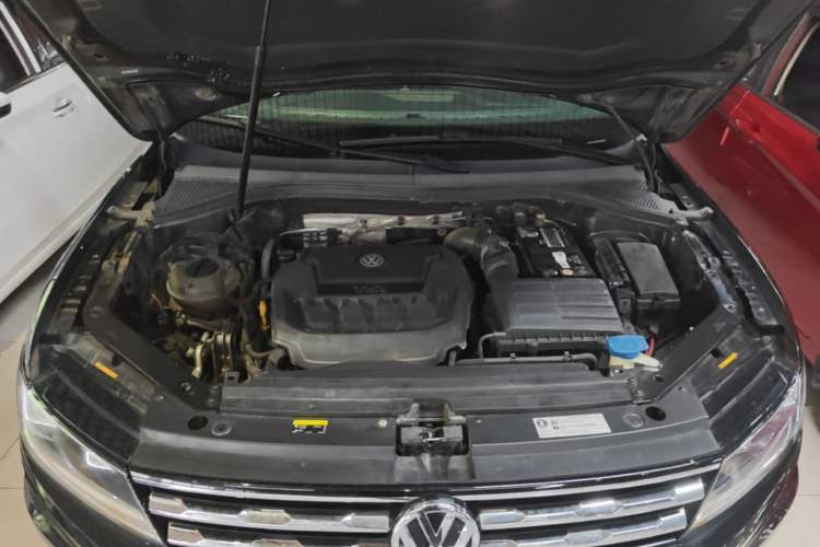 Used Volkswagen Tiguan L 2020 330TSI Automatic Two-Wheel Drive Smart Luxury Edition China VI Standard Engine Bay