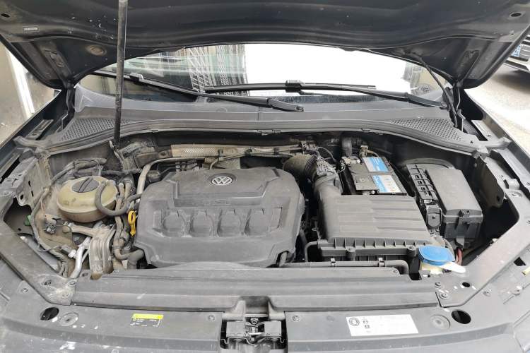 Used Volkswagen Tiguan L 2020 330TSI Automatic Two-Wheel Drive Smart Luxury Edition China VI Standard Engine Bay