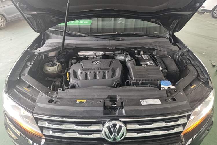 Used Volkswagen Tiguan L 2020 330TSI Automatic Two-Wheel Drive Smart Luxury Edition China VI Standard Engine Bay