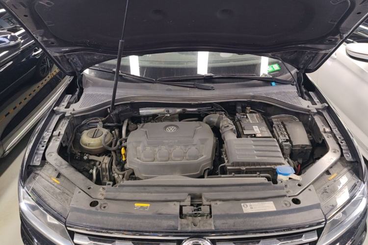 Used Volkswagen Tiguan L 2020 330TSI Automatic Two-Wheel Drive Panoramic Comfort Edition China VI Standard Engine Bay