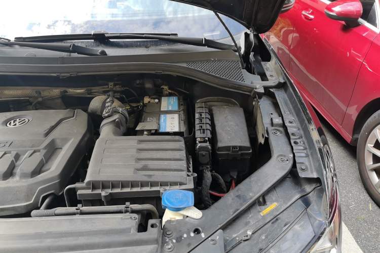 Used Volkswagen Tiguan L 2020 330TSI Automatic Two-Wheel Drive Smart Luxury Edition China VI Standard Engine Bay Left