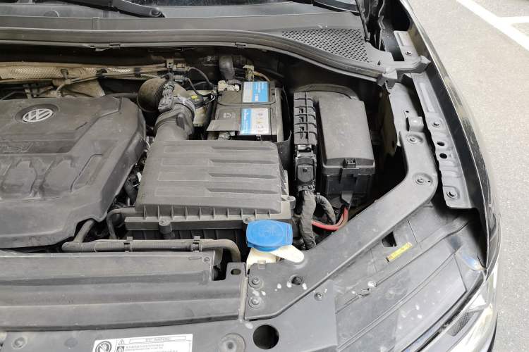 Used Volkswagen Tiguan L 2020 330TSI Automatic Two-Wheel Drive Smart Luxury Edition China VI Standard Engine Bay Left