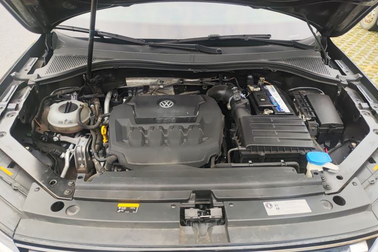 Used Volkswagen Tiguan L 2020 330TSI Automatic Two-Wheel Drive Panoramic Comfort Edition China VI Standard Engine Bay