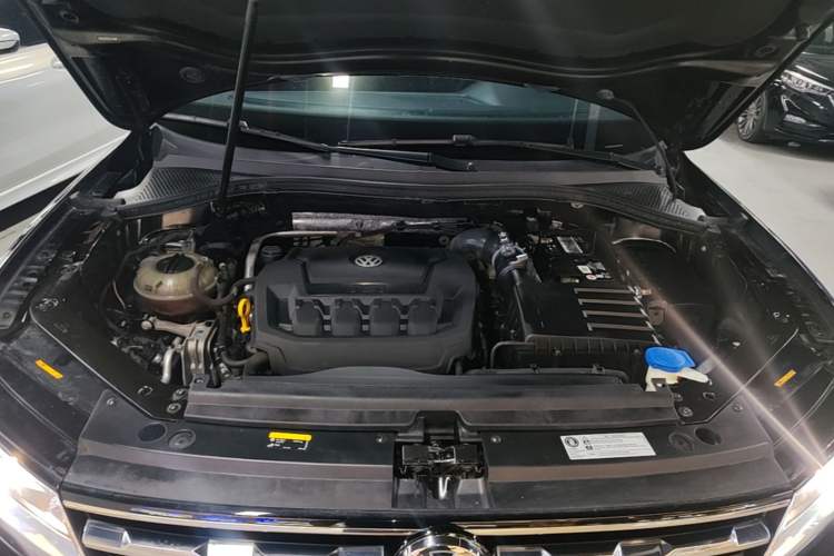 Used Volkswagen Tiguan L 2020 330TSI Automatic Two-Wheel Drive Panoramic Comfort Edition China VI Standard Engine Bay