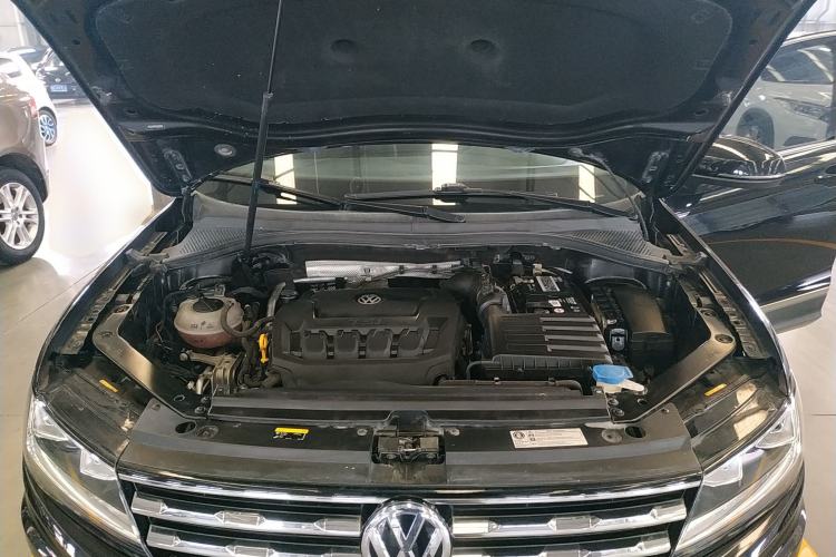 Used Volkswagen Tiguan L 2020 330TSI Automatic Two-Wheel Drive Panoramic Comfort Edition China VI Standard Engine Bay