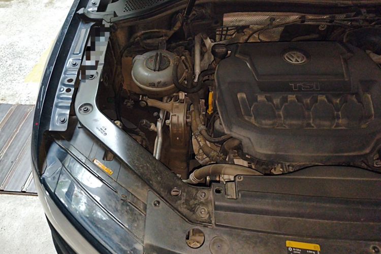 Used Volkswagen Tiguan L 2020 330TSI Automatic Two-Wheel Drive Smart Luxury Edition China VI Standard Engine Bay Right